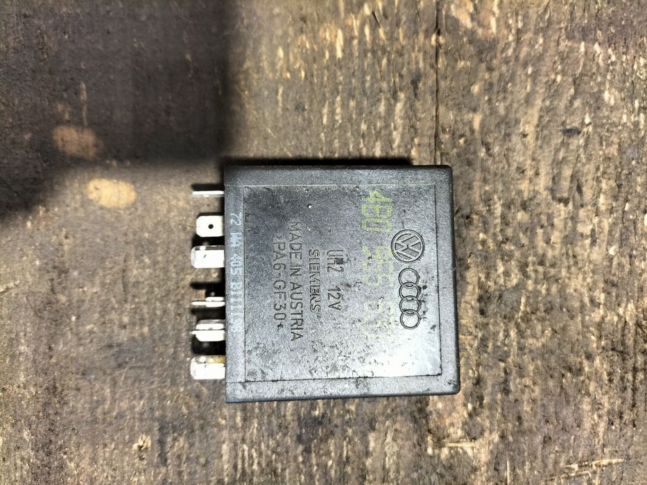 Przekaźnik przerywacz pracy wycieraczek