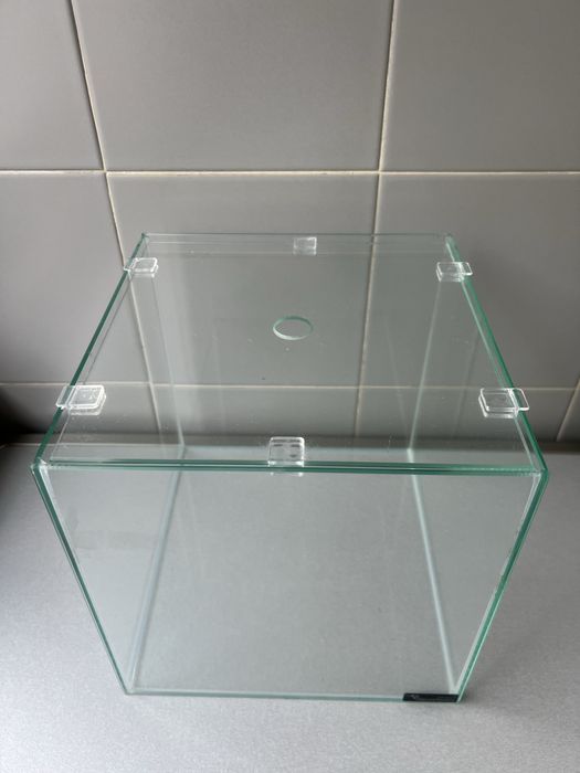 Aquário para Peixes Cubo Aquatlantis 22cm (10,6L) - Design Clean / Nano Como Novo