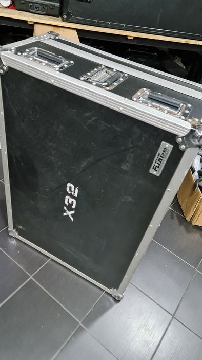 Case para Mesa X32 usada