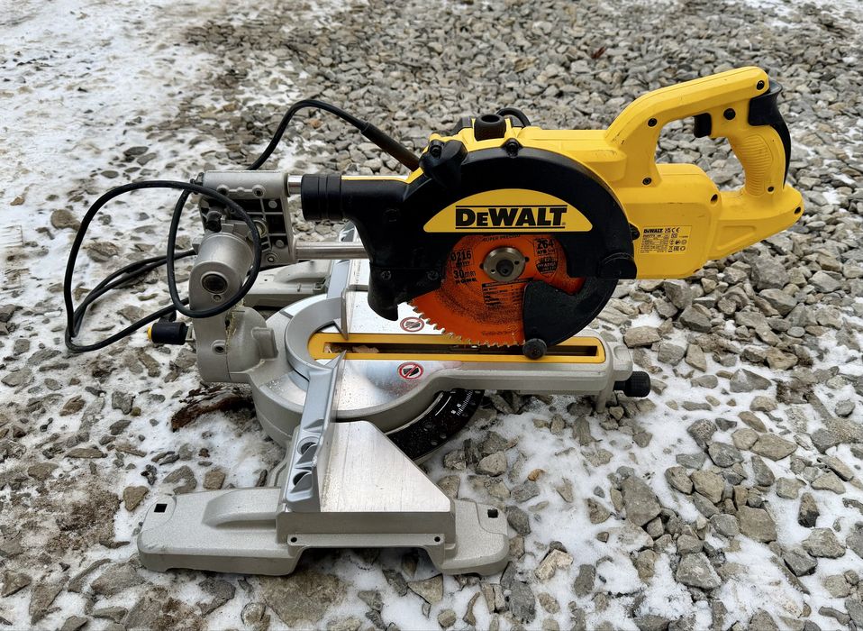 DeWALT DWS773 qs praktycznie nowa ukośnica z posuwem