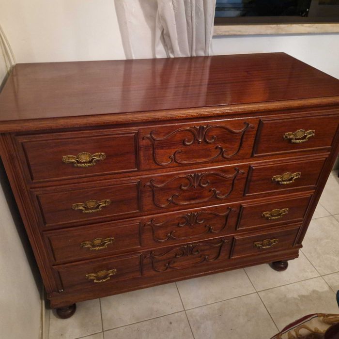 Cómoda clássica em madeira maciça – excelente estado