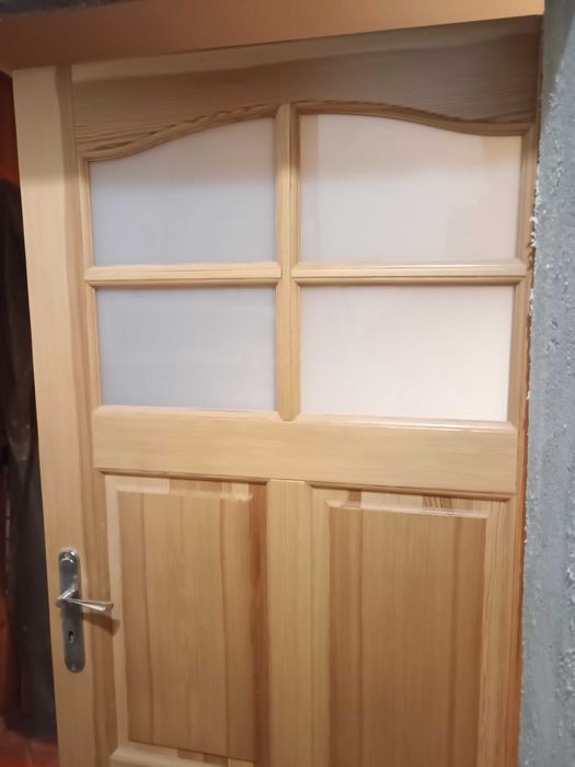 Sprzedam drzwi wewnętrzne drewniane