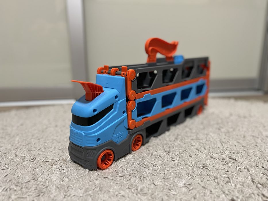 Трек Hot Wheels City Вантажівка-транспортер Суперперегони 2 в 1