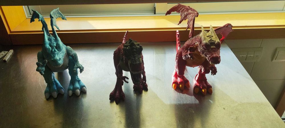 Dragões e Dinossauro T-Rex - Articulados e com Som