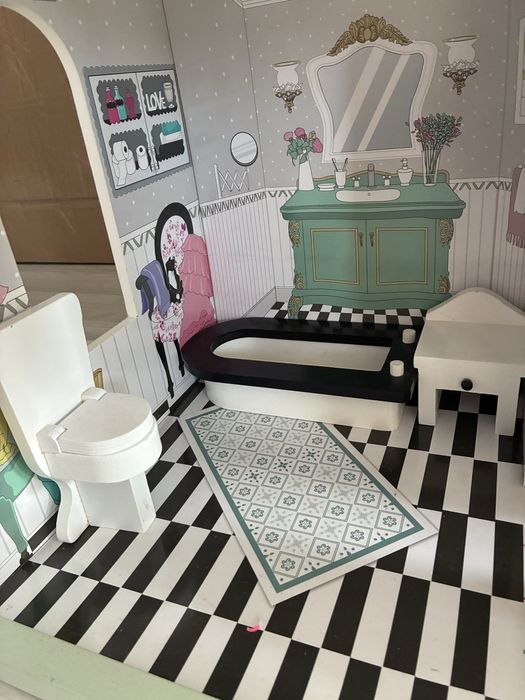 Piękna willa dla lalek. Z meblami.