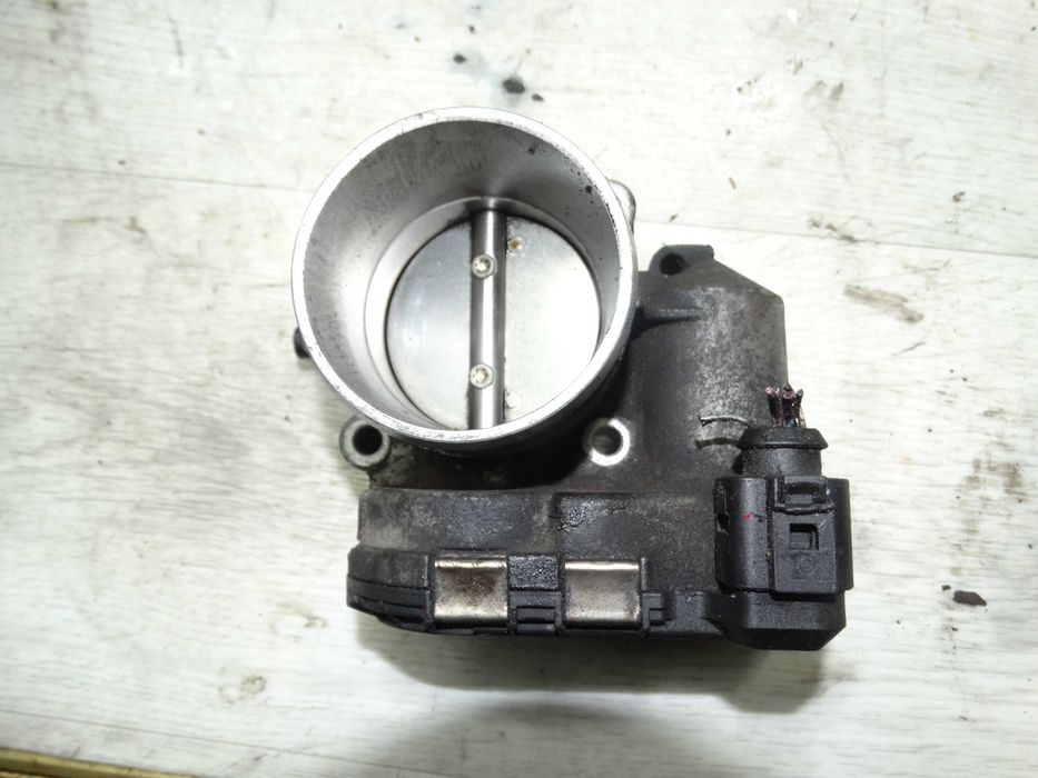 Заслонка дросельна Vw Golf 4 Skoda Tur Jetta Bora 1.8бензин 06A133062C