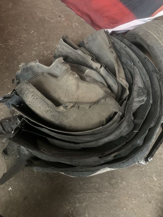 Підкрилки Шевролет Болт-Мустанг