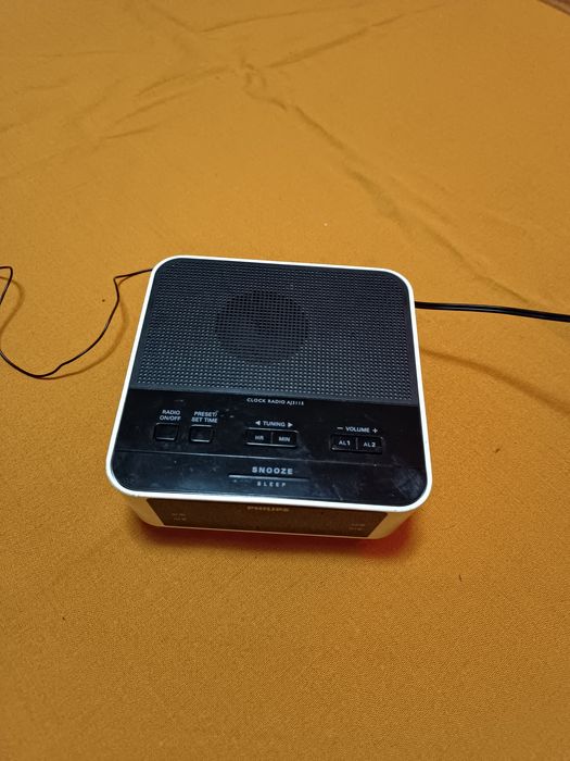 Радио - часы Philips.