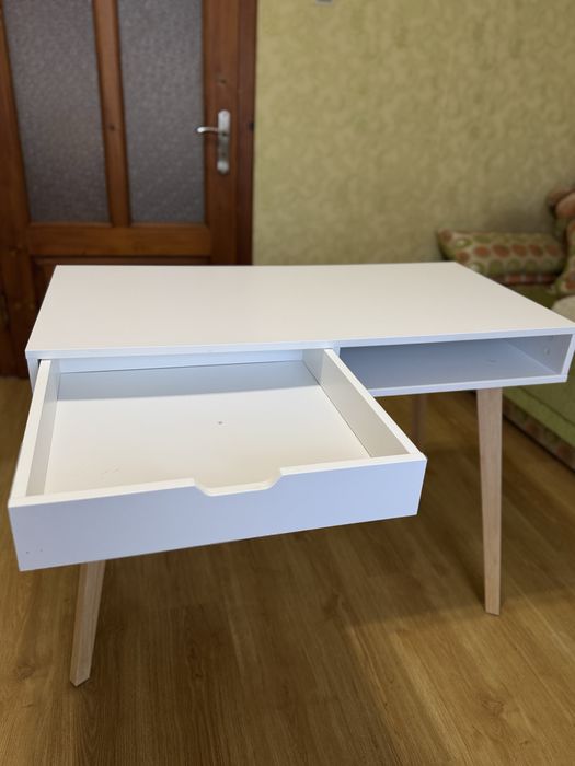 Письмовий стіл JYSK