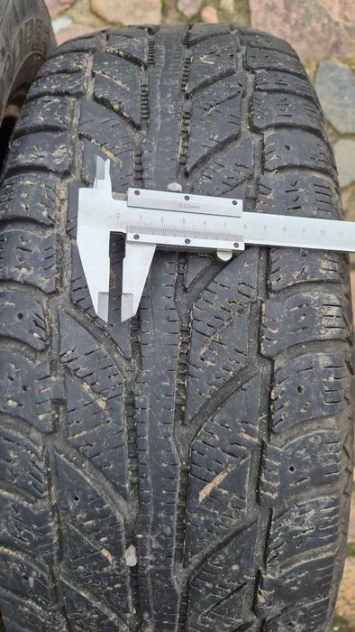 2 opony zimowe w rozmiarze 205/70 R15