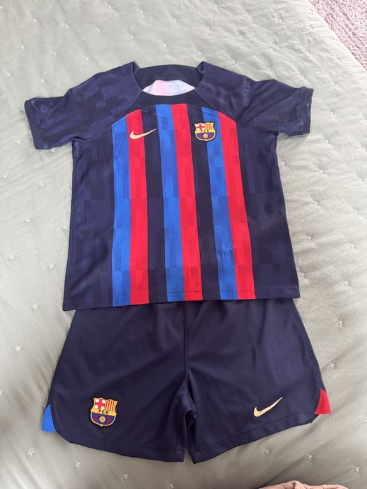 Komplet piłkarski FC Barcelona z imieniem Leon i numer 7