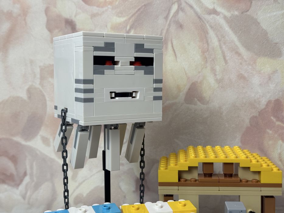 Lego Minecraft movie Напад на село з повітряною кулею Ґаст (21273)