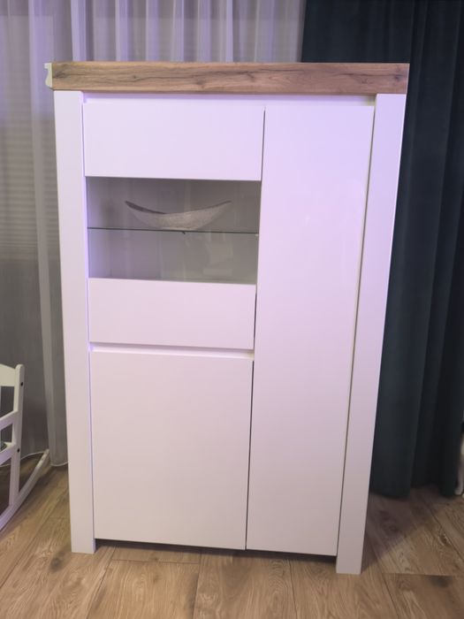 Komoda z witryną