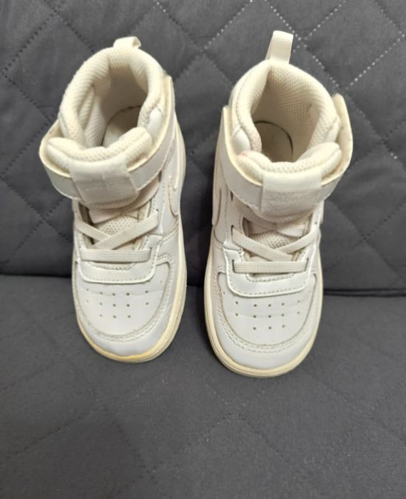 Sapatilhas ORIGINAIS Nike Court Borough Mid 2 (Tamanho 23.5) — Praticamente Novas