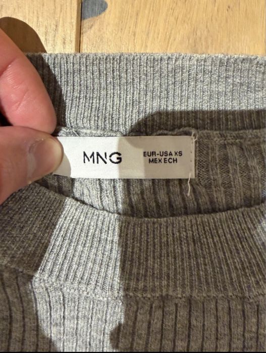 Szary sweter wełniany Mango