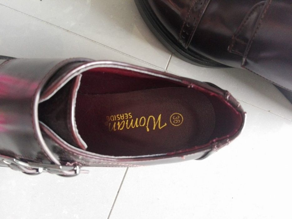 Elegante e discreto sapato bordeaux