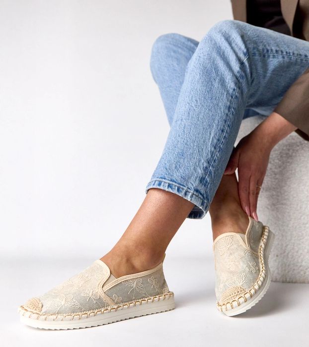Beżowe espadryle zdobione brokatem Lucie