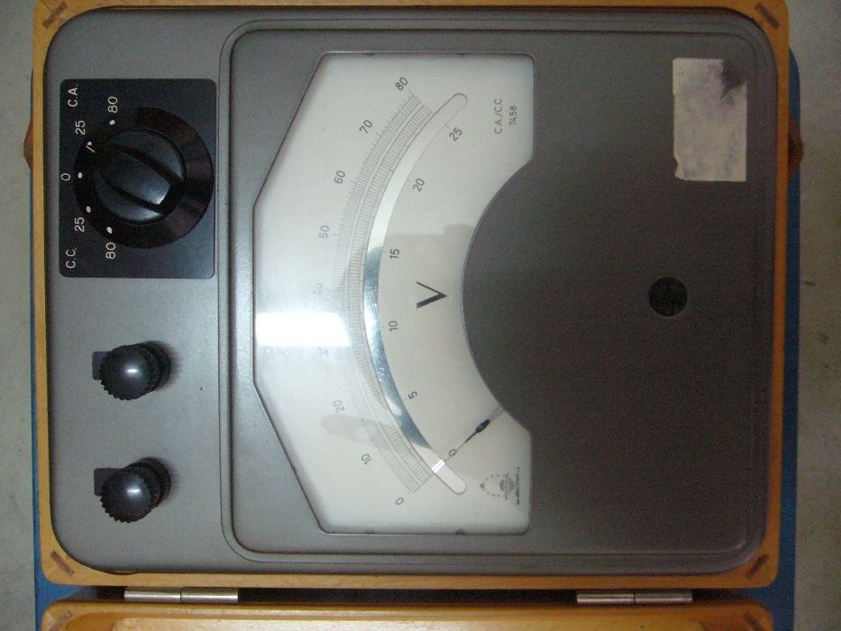 Vendo Voltimetro Vintage em estado Novo