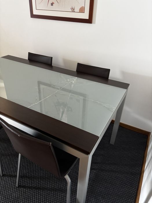 Mesa de Jantar e 4 cadeiras