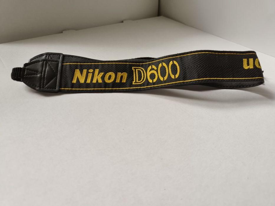 Nikon D600 plus grip pixel