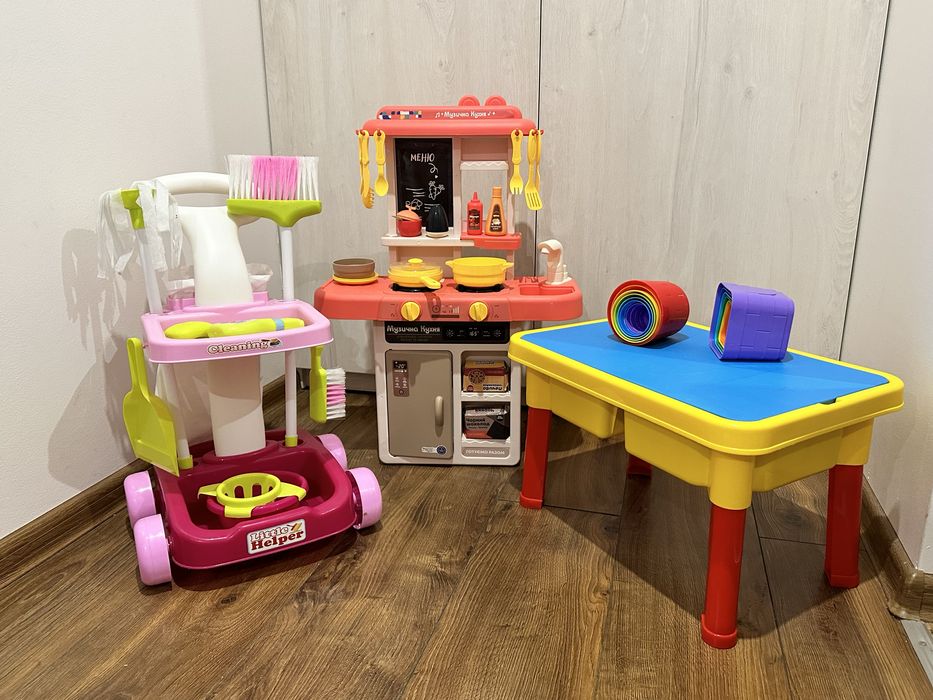 Пісочниця, каталка-качалка, дитяча кухня, набір для прибирання