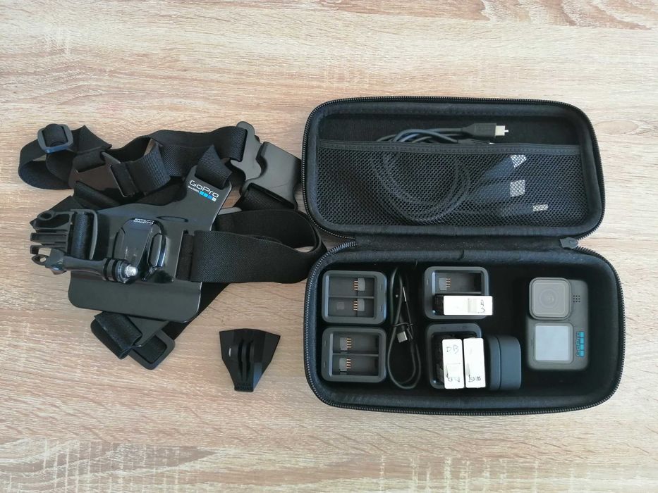 GoPro Hero11 Black com 4 baterias e acessórios