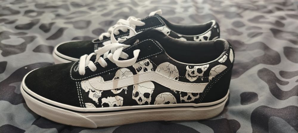 Tenis Vans edição limitada, caveiras