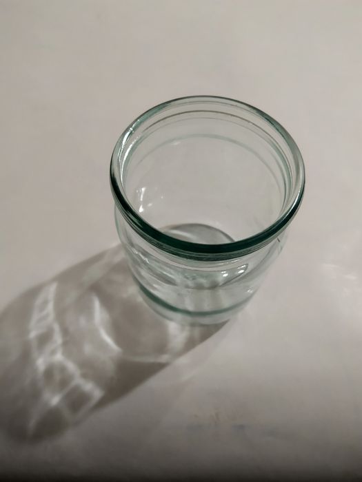 Банки скляні 0,5 та 1 літрові.