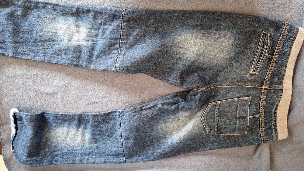 Spodnie jeans 152