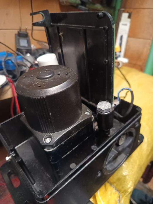 Siłownik do bramy faac 740