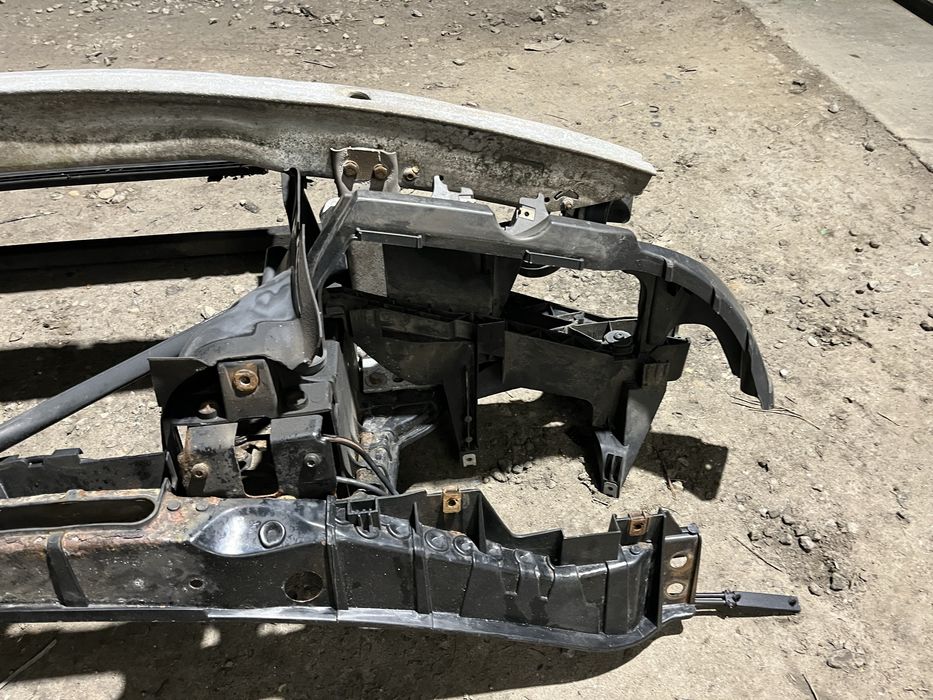 Pas przod przedni bmw e83 x3 wzmocnienie czolowka