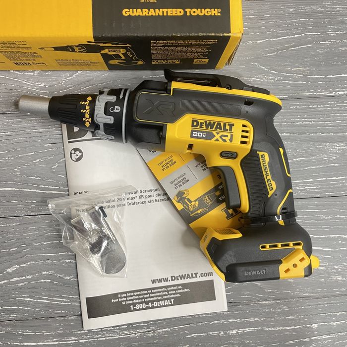 Безщітковий шуруповерт для гіпсокартону DeWALT DCF630 XR DCF620