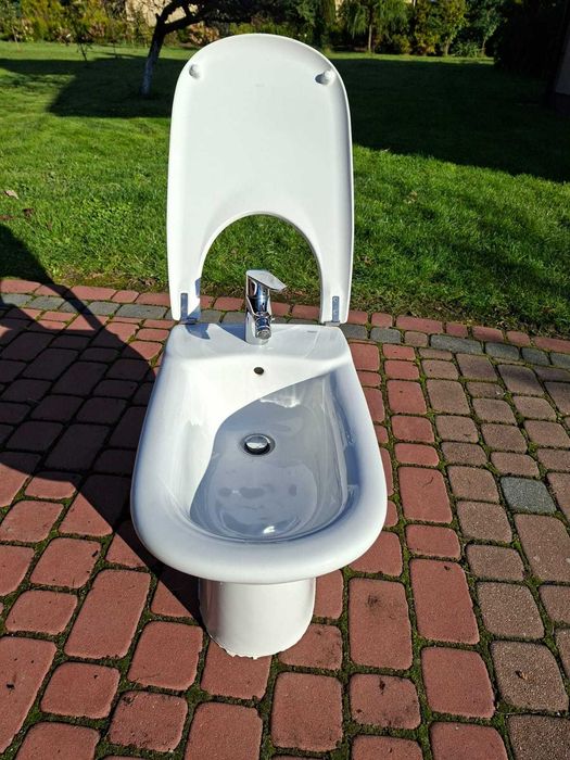 Bidet Roca z baterią Hansgrohe
