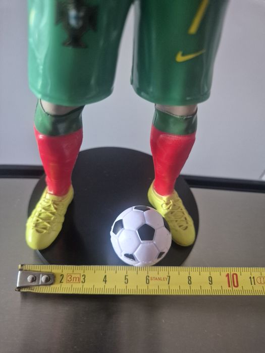 Estatueta do Cristiano Ronaldo Nova  com Altura de 27cm na sua Caixa Selada.