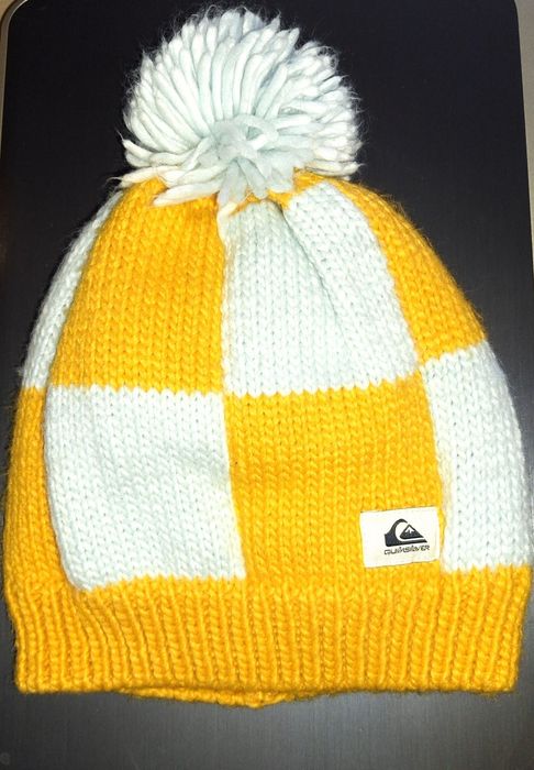 Шапка з помпоном зимова