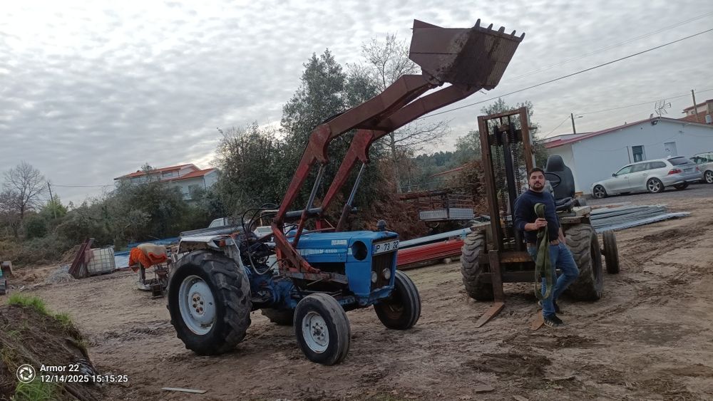 Tractor Ford 4100 com pá frontal