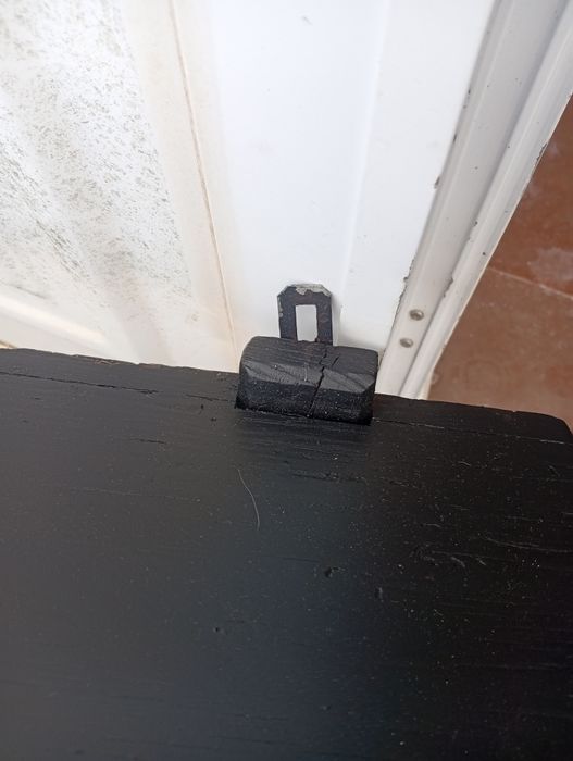 Cabide de parede rústico com prateleiras