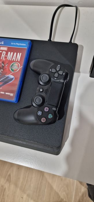 PS4 Slim 500GB + comando original + jogo