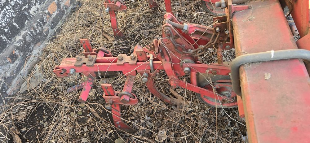 Продам заводской междурядный культиватор на подшипниках крн- 5.6