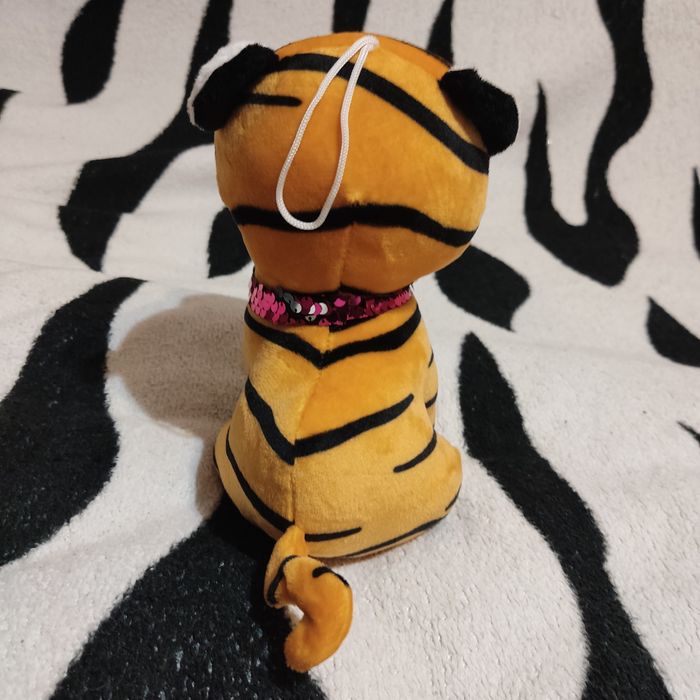 Продам две мягкие игрушки тигрёнок