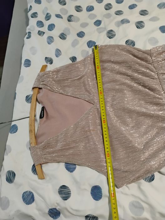 Sukienka L,Xl.     Błyszcząca , pudrowa .