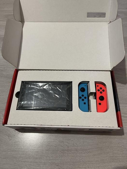 Zestaw Nintendo Switch + 2 gry + paletki