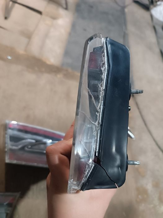Продам задний оригинальный фонарю на ляду Tesla model S.