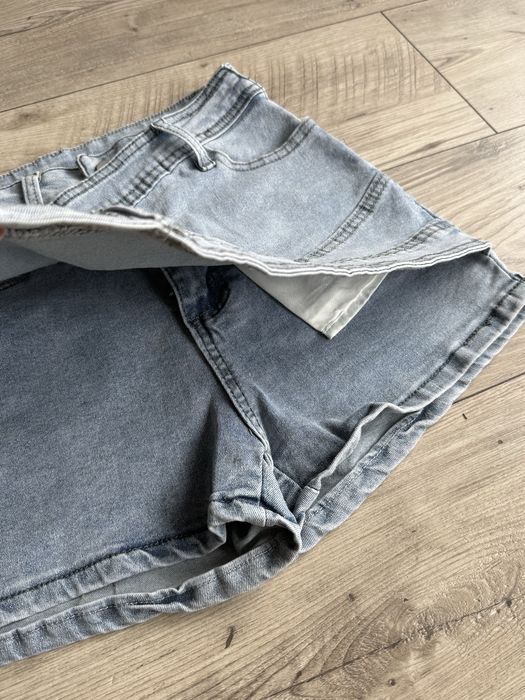 Piękne spodniczko spodenki jeansowe szorty