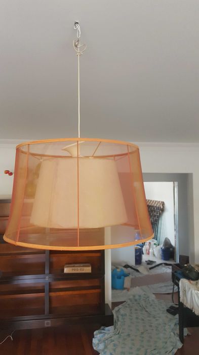 candeeiro de sala em excelente estado e bom artigo de decoracao