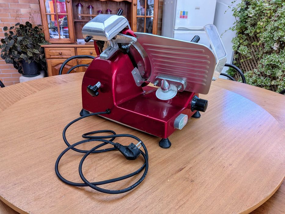 Fiambreira, Maquina de cortar fiambre