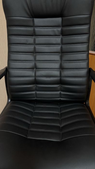 Крісло офісне в ідеальному стані