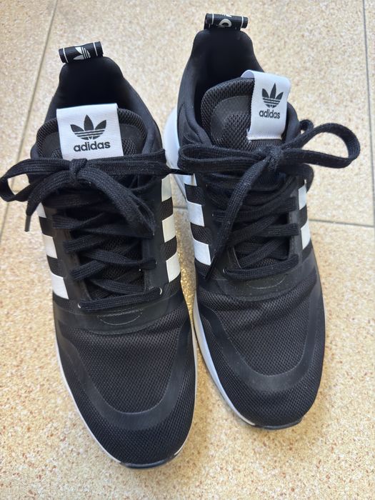 Tenis adidas leve