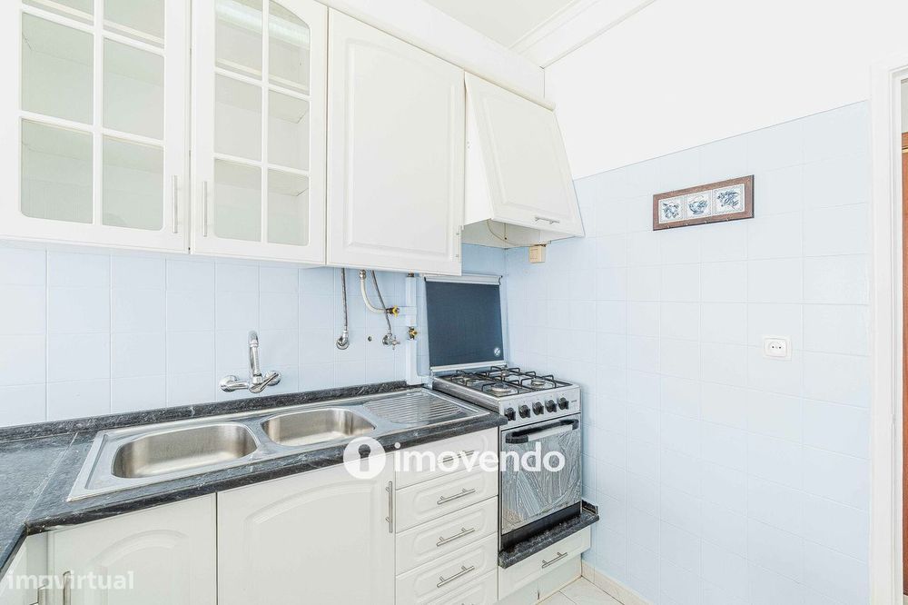 Apartamento T2 com áreas amplas, em Odivelas