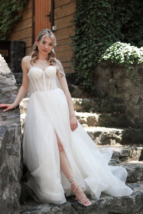 Продам весільну сукню